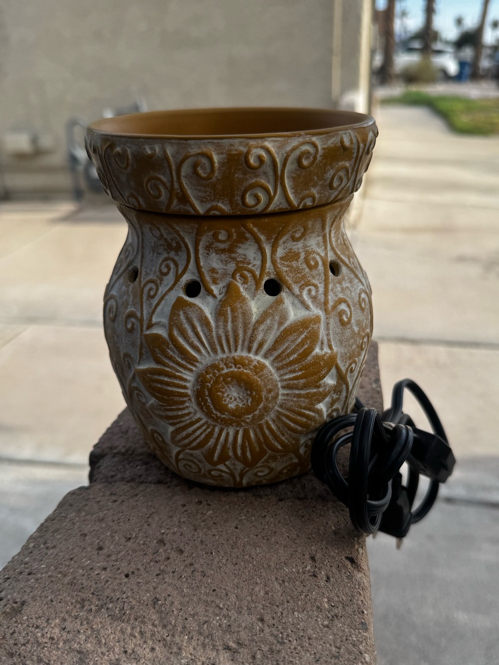 Ceramic Sunflower Electric Wax Warmer in Mustard Yellow scentscy